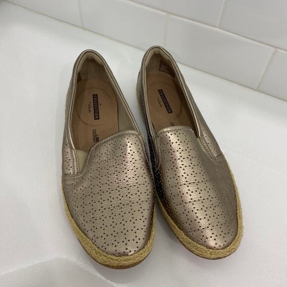 Collection by Clarks gold‎ flat shoes slip Ons size 8 - Picture 1 of 6